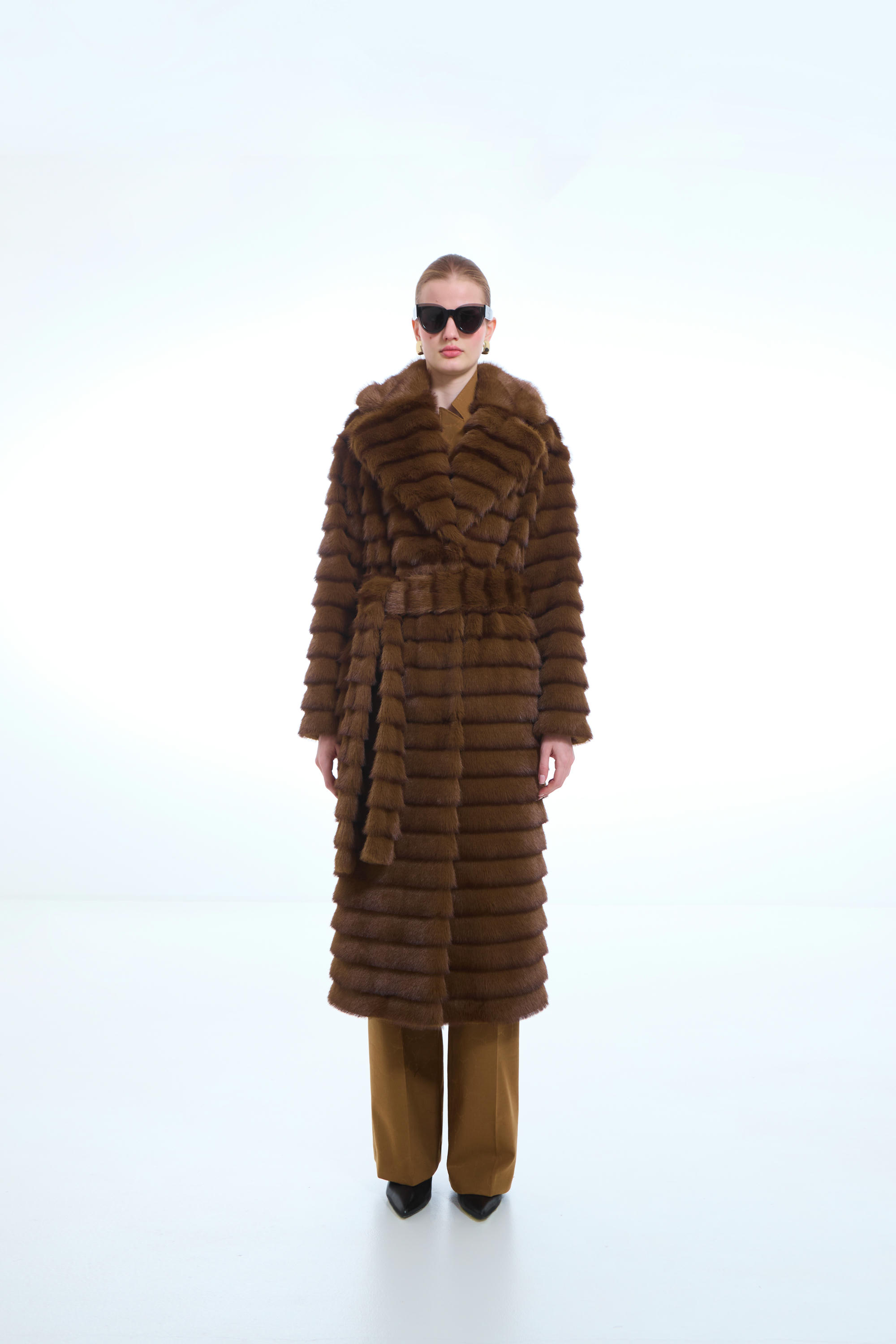 ПАЛЬТО ЖЕНСКОЕ ИЗ ИСКУССТВЕННОГО МЕХА 9-1604