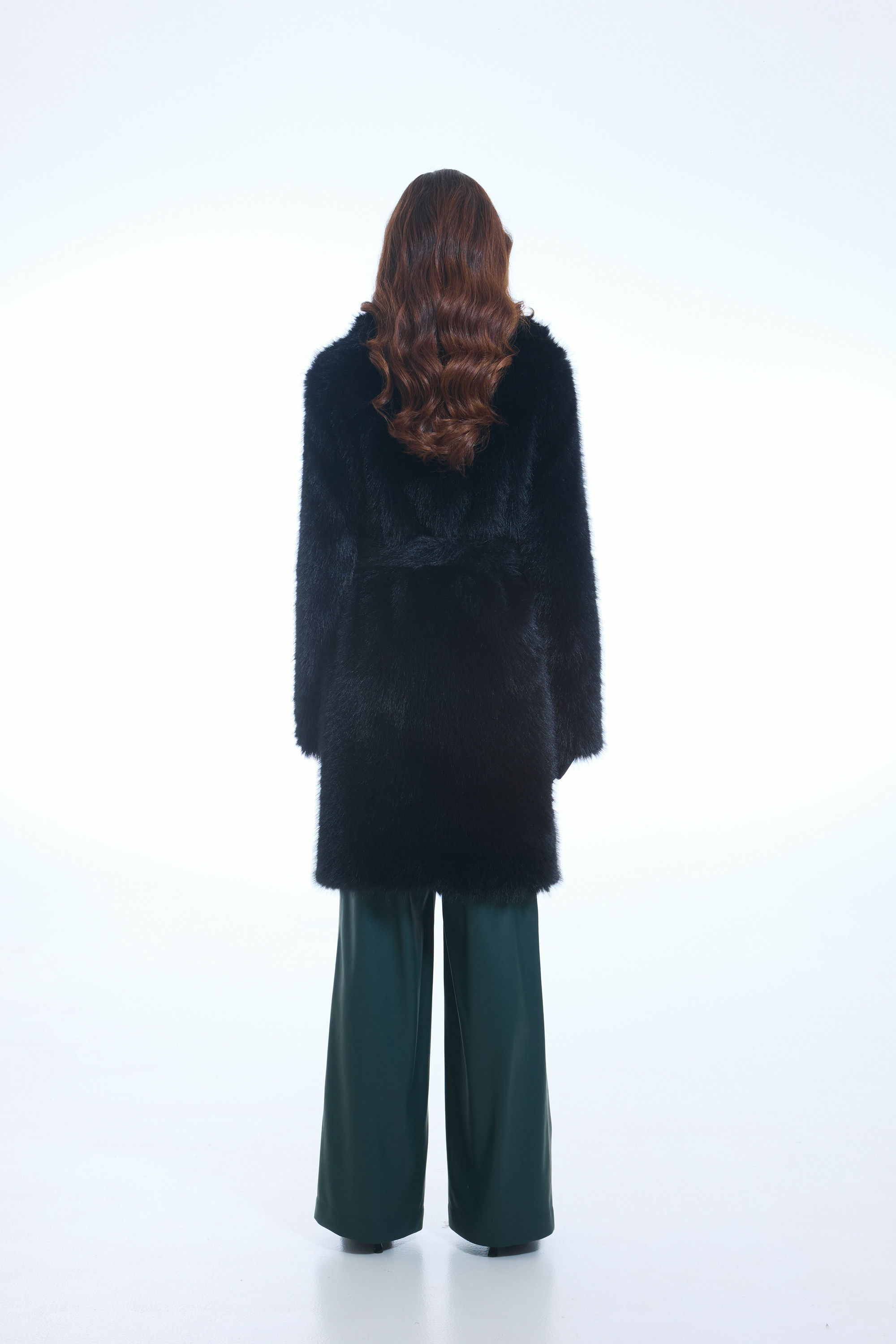 ПАЛЬТО ЖЕНСКОЕ ИЗ ИСКУССТВЕННОГО МЕХА 9-1980