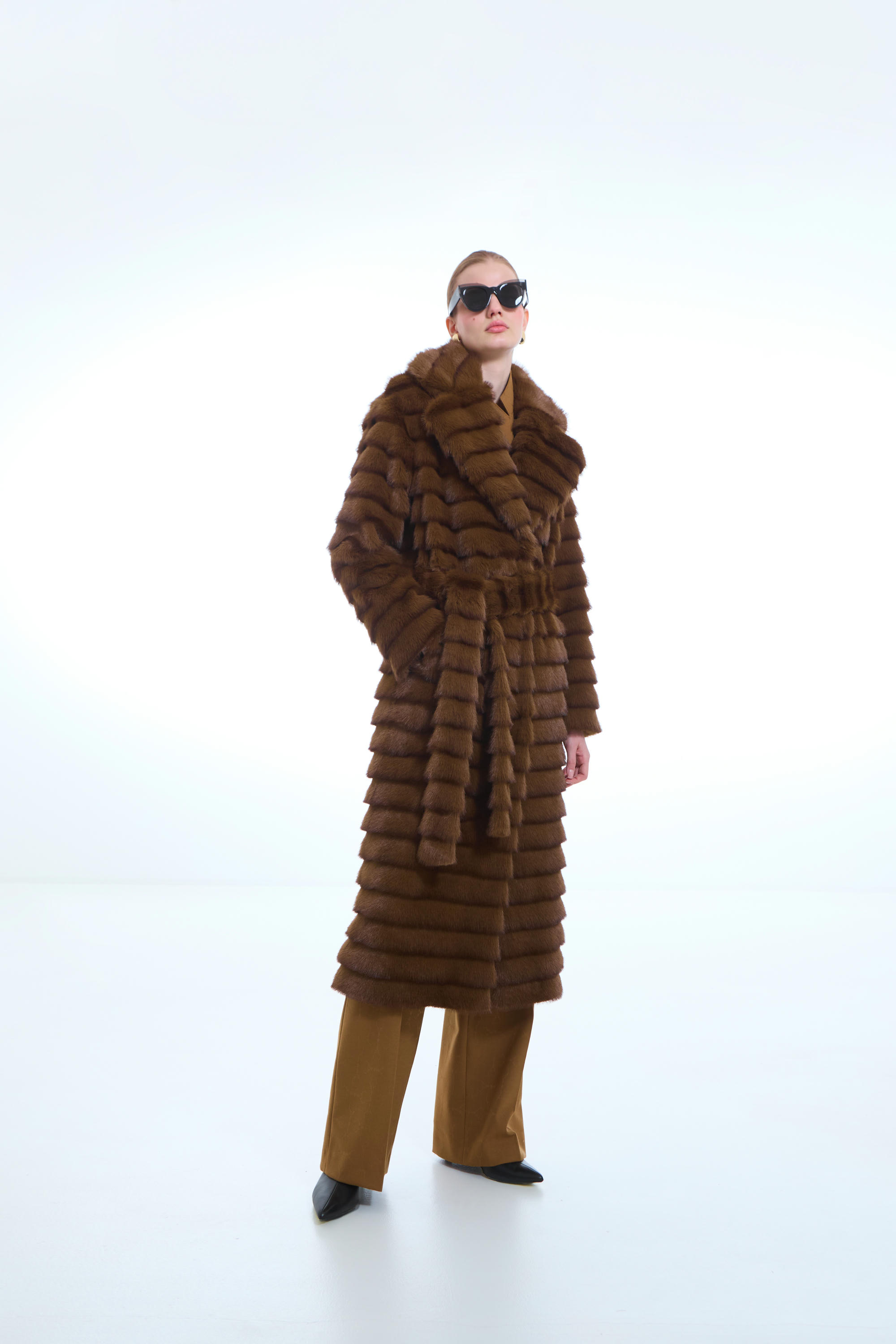 ПАЛЬТО ЖЕНСКОЕ ИЗ ИСКУССТВЕННОГО МЕХА 9-1604