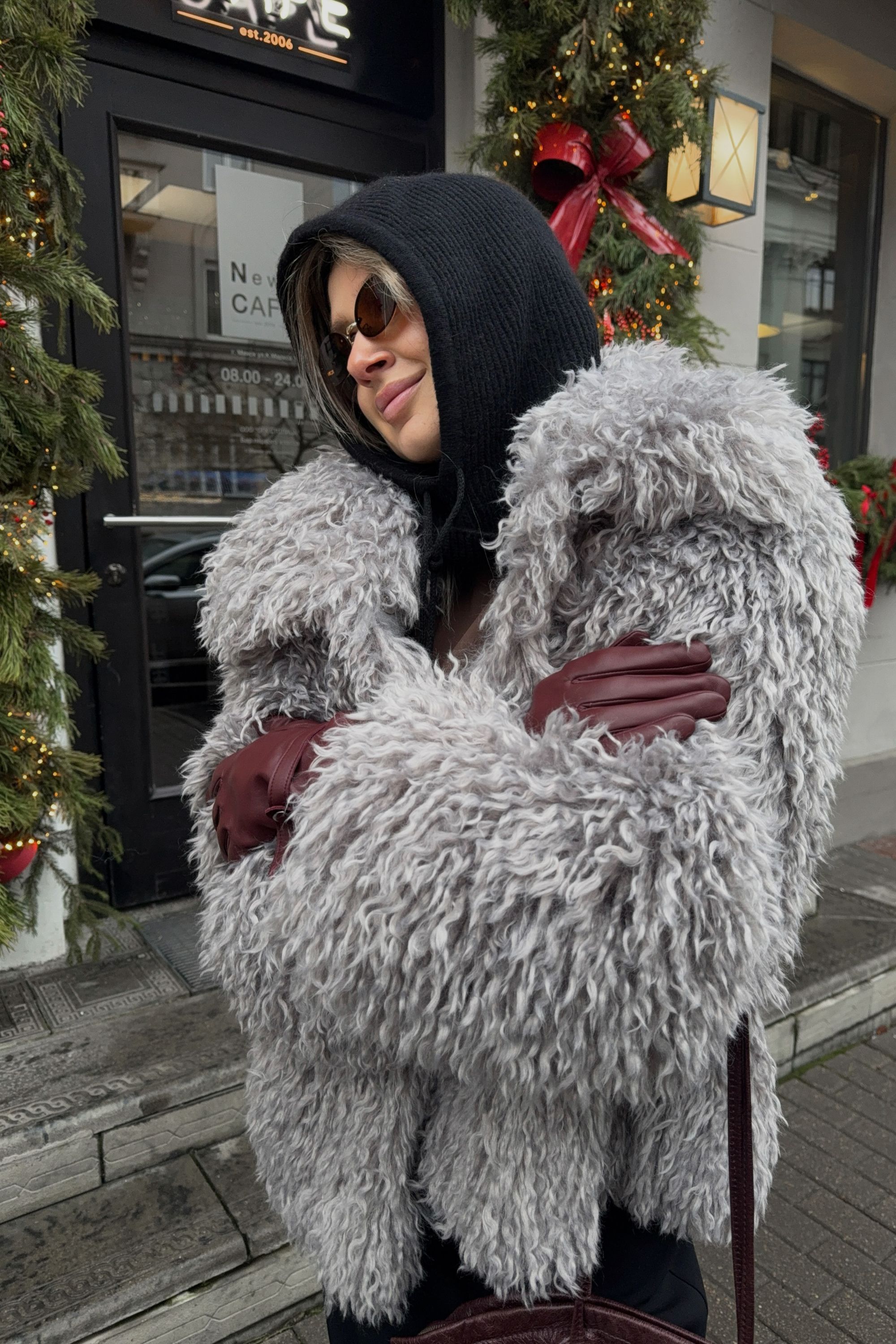 ПАЛЬТО ЖЕНСКОЕ ИЗ ИСКУССТВЕННОГО МЕХА 9-2496