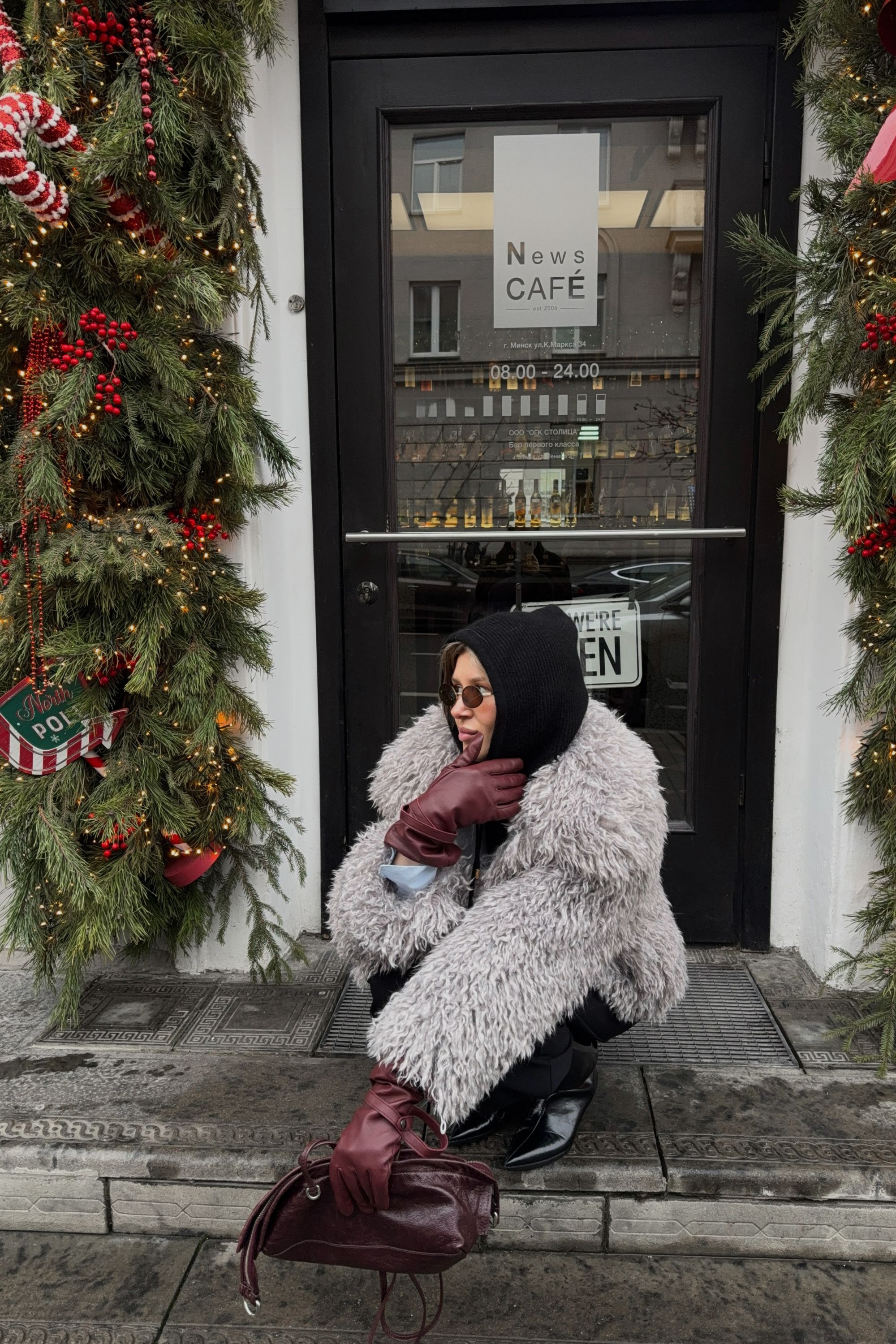 ПАЛЬТО ЖЕНСКОЕ ИЗ ИСКУССТВЕННОГО МЕХА 9-2496