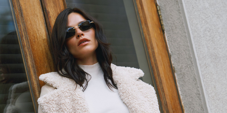 Специальные скидки на пальто, плащи и костюмы! 