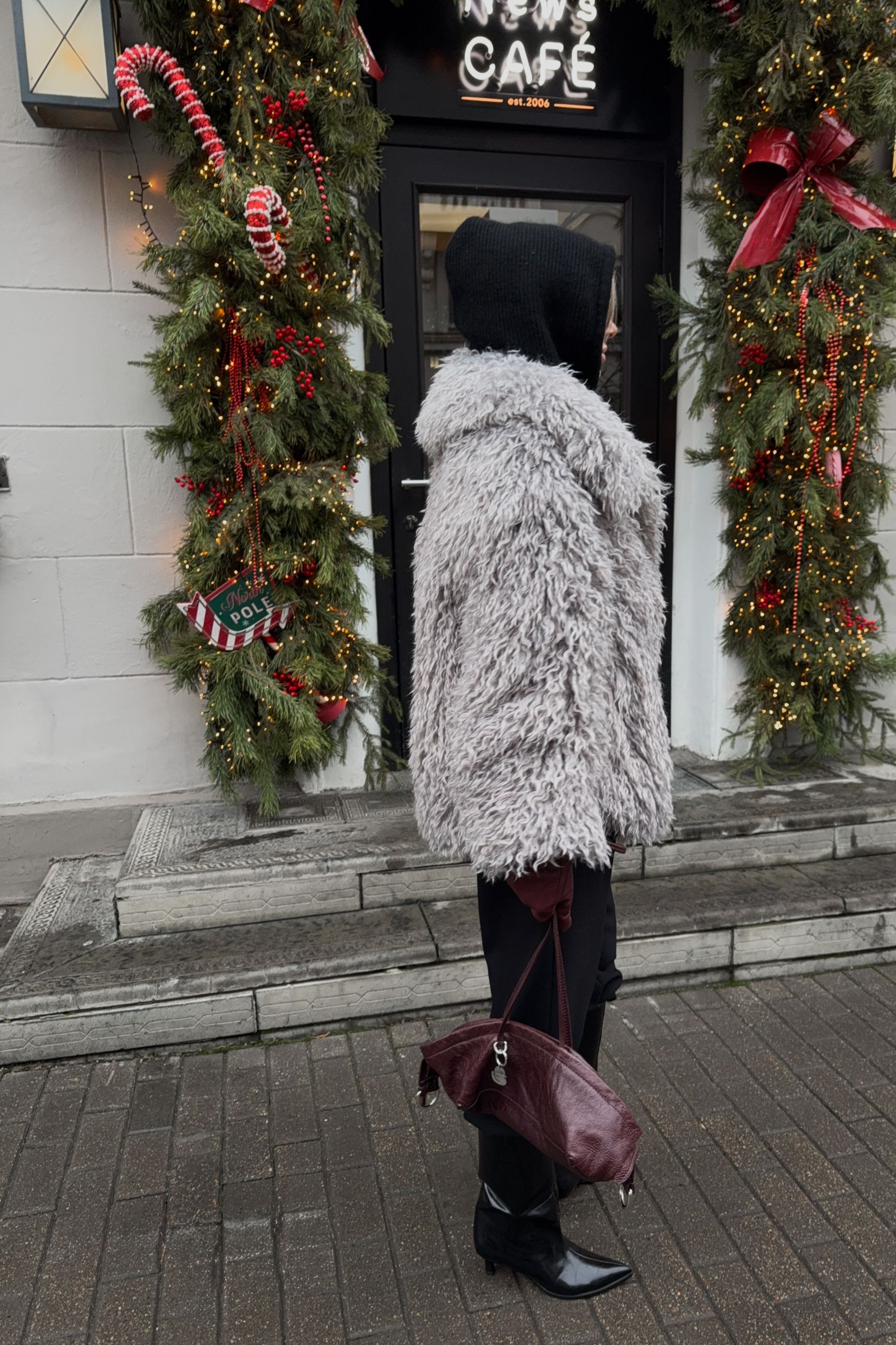 ПАЛЬТО ЖЕНСКОЕ ИЗ ИСКУССТВЕННОГО МЕХА 9-2496