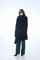 ПАЛЬТО ЖЕНСКОЕ ИЗ ИСКУССТВЕННОГО МЕХА 9-1980 . Фото 4.