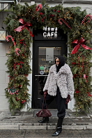 ПАЛЬТО ЖЕНСКОЕ ИЗ ИСКУССТВЕННОГО МЕХА 9-2496 . Фото 3.